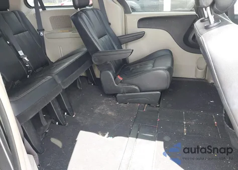 2015 Chrysler Town & Country Touring z USA, uszkodzony, nr VIN 2C4RC1BG0FR696615